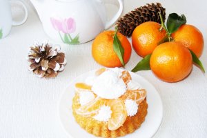 Minitarte cu mandarine si crema de vanilie