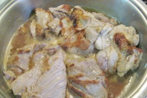 Friptura de curcan in vin cu piure de cartofi si chutney de merisoare si goji(Zepter)