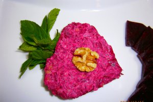 Salata de sfecla rosie specifica  Levantului -“Mutabal shamandar”