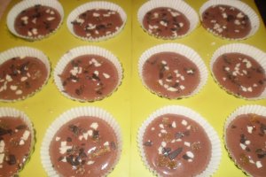Muffins cu stafide si paiete de ciocolata