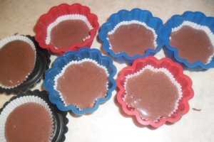 Muffins cu stafide si paiete de ciocolata