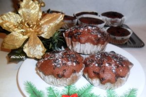 Muffins cu stafide si paiete de ciocolata