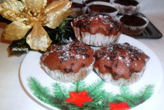 Muffins cu stafide si paiete de ciocolata