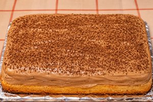 Desert prajitura cu spuma de ness si caramel