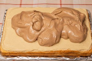 Desert prajitura cu spuma de ness si caramel