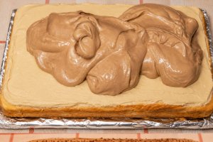 Desert prajitura cu spuma de ness si caramel