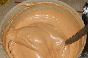 Desert prajitura cu spuma de ness si caramel