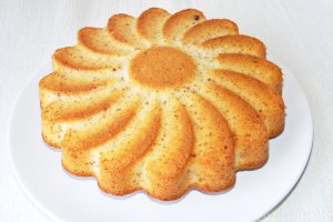 Prajitura "Floare" cu ciocolata si nuca