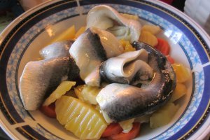 Salata de hering marinat