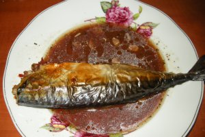 Macrou in sos de rosii
