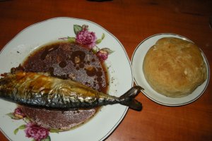 Macrou in sos de rosii