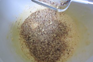 Prajitura cu crema de nuca si dulceata de lapte