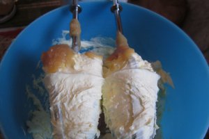 Prajitura cu crema de nuca si dulceata de lapte