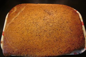Prajitura cu crema de nuca si dulceata de lapte