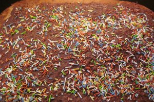Prajitura cu crema de nuca si dulceata de lapte