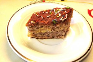 Prajitura cu crema de nuca si dulceata de lapte