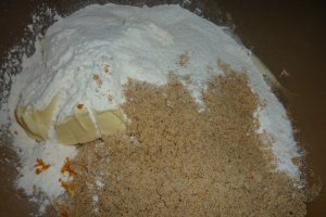 Fursecuri cu migdale, portocale si gem