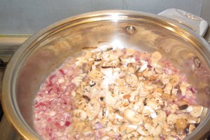 Ciuperci umplute cu carne