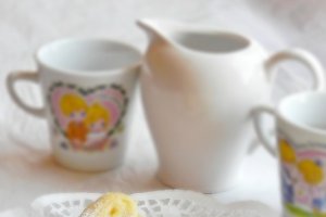 Eclere cu crema de vanilie si frisca