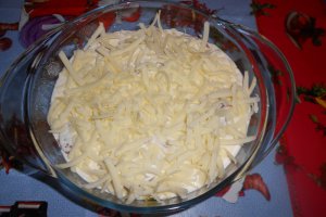 Mamaliga gratinata cu carnati la cuptor