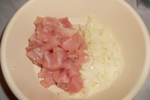 Piept de pui in sos de ceapa