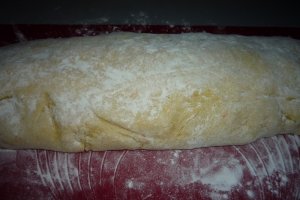 Cozonac cu nuca, portocala caramelizata si ciocolata