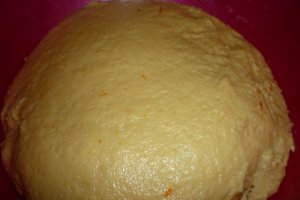 Cozonac cu nuca, portocala caramelizata si ciocolata