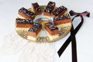 Prajitura cu crema de biscuiti si rom