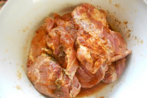 Ceafa de porc marinata la gratar