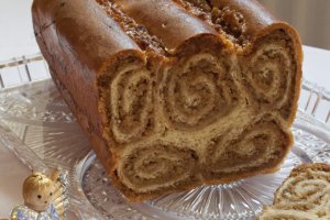 Cozonac cu nuca si caramel