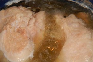 Sunca fiarta din piept de porc