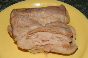 Sunca fiarta din piept de porc