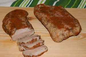 Sunca fiarta din piept de porc