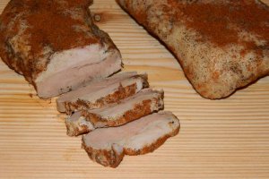 Sunca fiarta din piept de porc