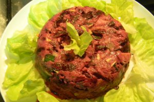 Salata de hering afumat cu sfecla si praz