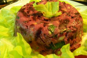 Salata de hering afumat cu sfecla si praz