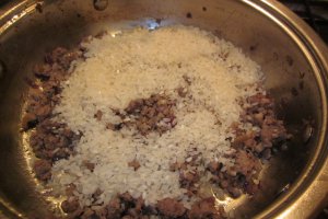 Orez cu ciuperci si carne tocata