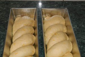 Cozonac cu rahat si stafide