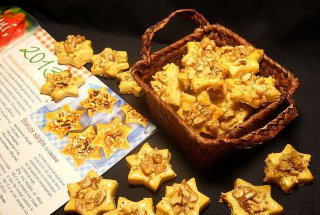 Steluţe sărate cu caşcaval şi nuci