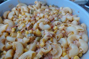 Nudelsalat -Salata de paste, cu legume si sunca:)