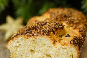 Panettone cu migdale caramelizate