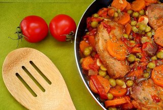 Muşchi de porc afumat cu legume la cuptor
