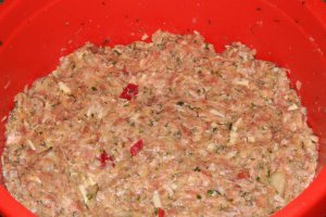 Aperitiv rulada de carne