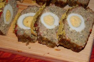 Aperitiv rulada de carne