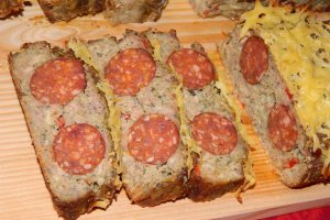 Aperitiv rulada de carne