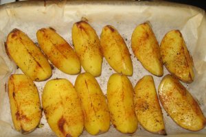 Cartofi copti cu boia dulce