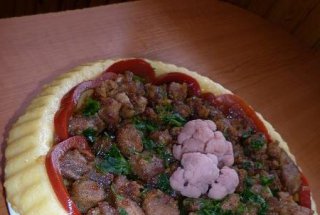 Tarta de mamaliga cu friptura de porc
