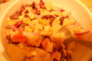 Salata de cartofi cu fasole si ceapa