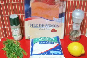Saculeti din somon umpluti cu branza