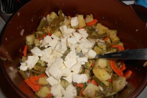 Salata de cartofi cu fasole pastai si legume